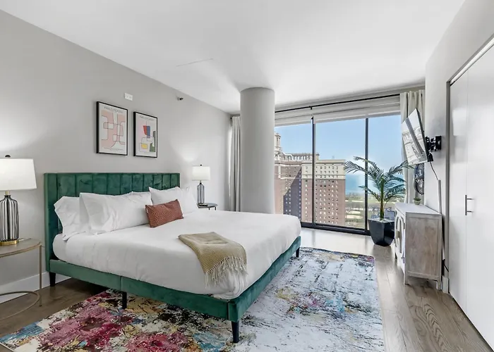 Lux Dtown Penthouses 9bd-9ba Sleep 25 Parking, Pool, Gym *