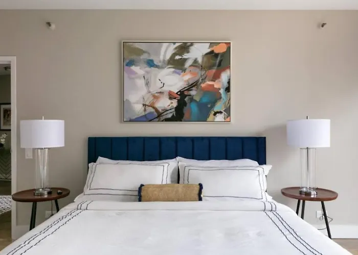 Lux Dtown Penthouses 9bd-9ba Sleep 25 Parking, Pool, Gym *