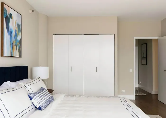Lux Dtown Penthouses 9bd-9ba Sleep 25 Parking, Pool, Gym * Chicago