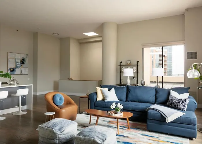 Lux Dtown Penthouses 9bd-9ba Sleep 25 Parking, Pool, Gym