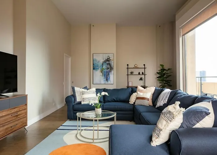 Lux Dtown Penthouses 9bd-9ba Sleep 25 Parking, Pool, Gym * Chicago