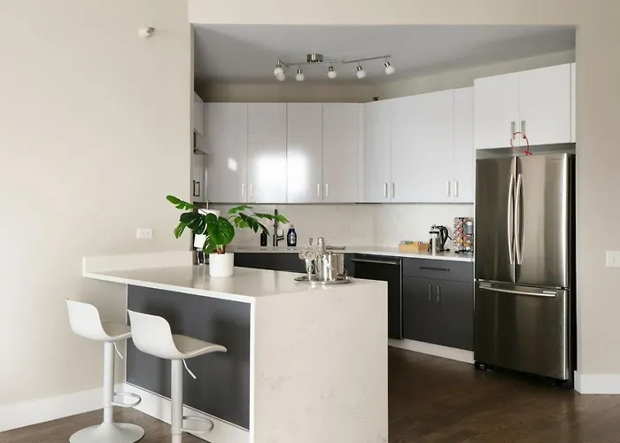 Lux Dtown Penthouses 9bd-9ba Sleep 25 Parking, Pool, Gym