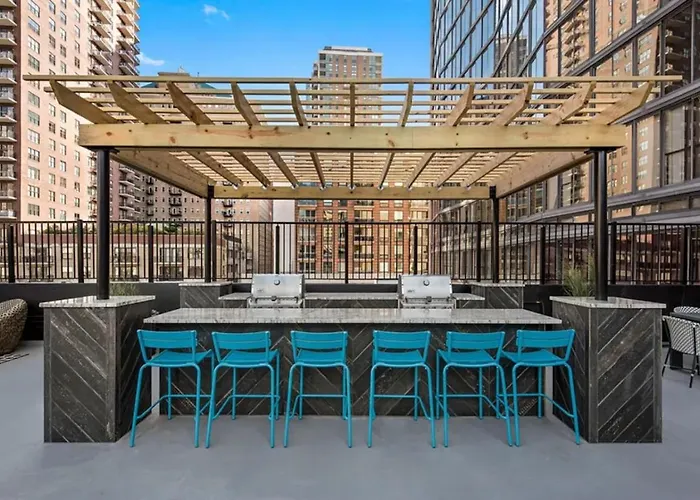 Lux Dtown Penthouses 9bd-9ba Sleep 25 Parking, Pool, Gym Chicago