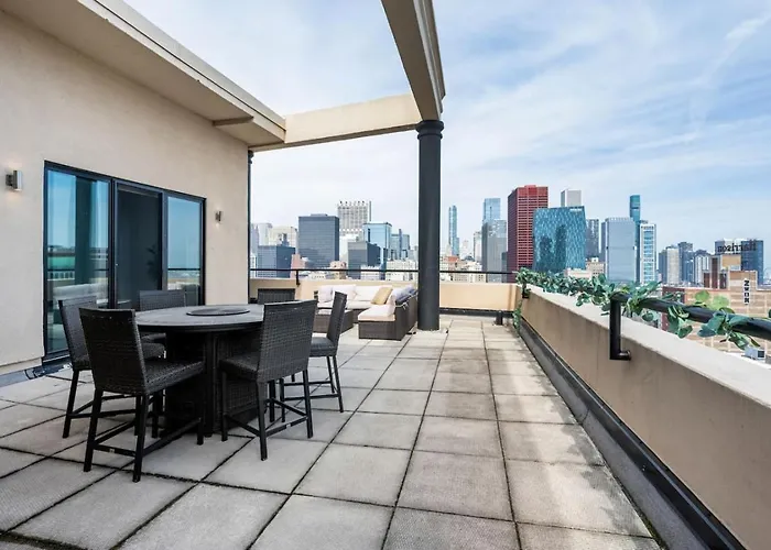 Lux Dtown Penthouses 9bd-9ba Sleep 25 Parking, Pool, Gym Chicago