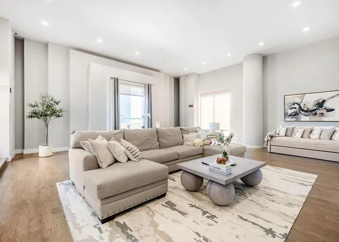 Lux Dtown Penthouses 9bd-9ba Sleep 25 Parking, Pool, Gym *