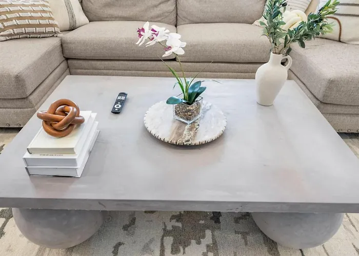 Lux Dtown Penthouses 9bd-9ba Sleep 25 Parking, Pool, Gym *