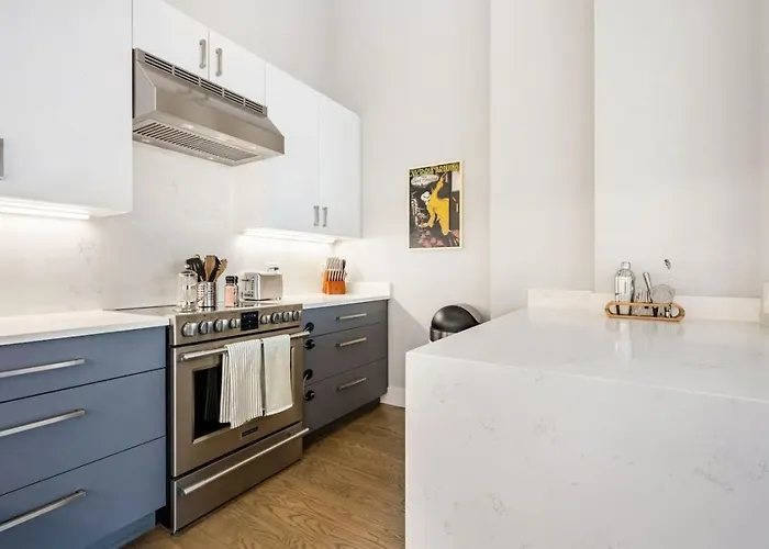 Lux Dtown Penthouses 9bd-9ba Sleep 25 Parking, Pool, Gym * Chicago
