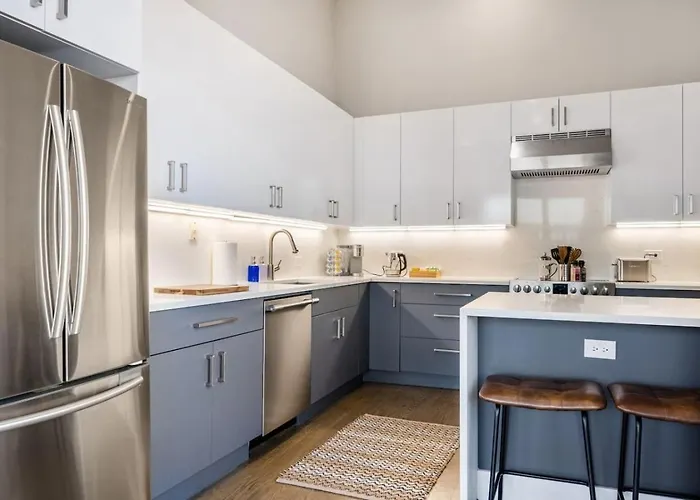Lux Dtown Penthouses 9bd-9ba Sleep 25 Parking, Pool, Gym * Chicago
