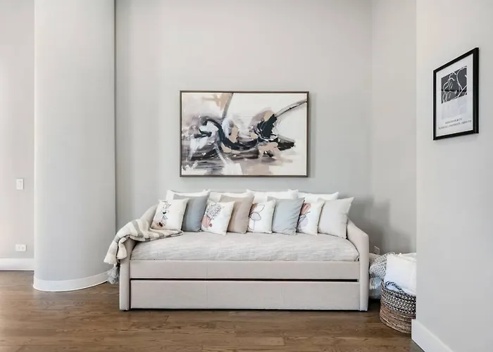 Lux Dtown Penthouses 9bd-9ba Sleep 25 Parking, Pool, Gym Chicago