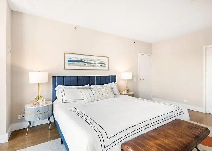 Lux Dtown Penthouses 9bd-9ba Sleep 25 Parking, Pool, Gym *