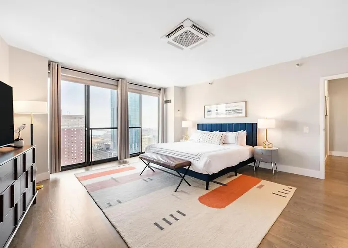 Lux Dtown Penthouses 9bd-9ba Sleep 25 Parking, Pool, Gym * Chicago