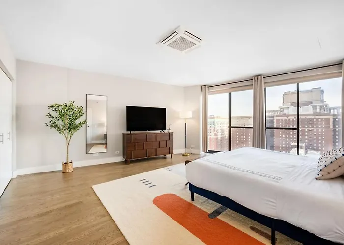 Lux Dtown Penthouses 9bd-9ba Sleep 25 Parking, Pool, Gym * Chicago