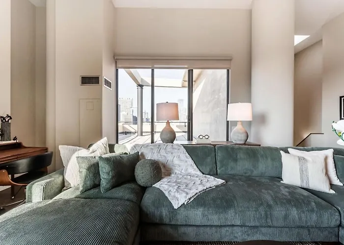 Lux Dtown Penthouses 9bd-9ba Sleep 25 Parking, Pool, Gym * Chicago