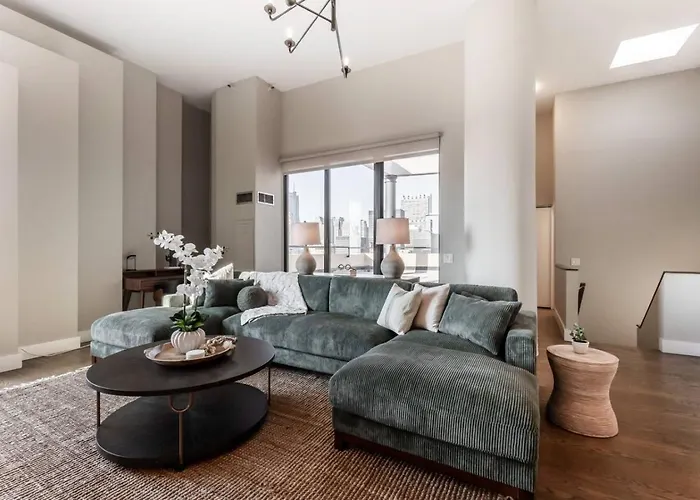 Lux Dtown Penthouses 9bd-9ba Sleep 25 Parking, Pool, Gym * Chicago