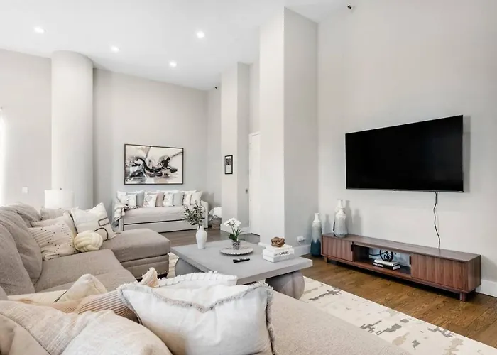 Lux Dtown Penthouses 9bd-9ba Sleep 25 Parking, Pool, Gym *