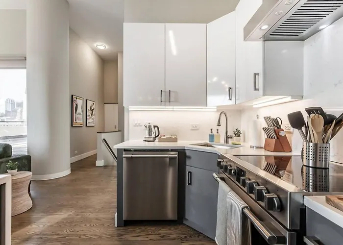 Lux Dtown Penthouses 9bd-9ba Sleep 25 Parking, Pool, Gym *
