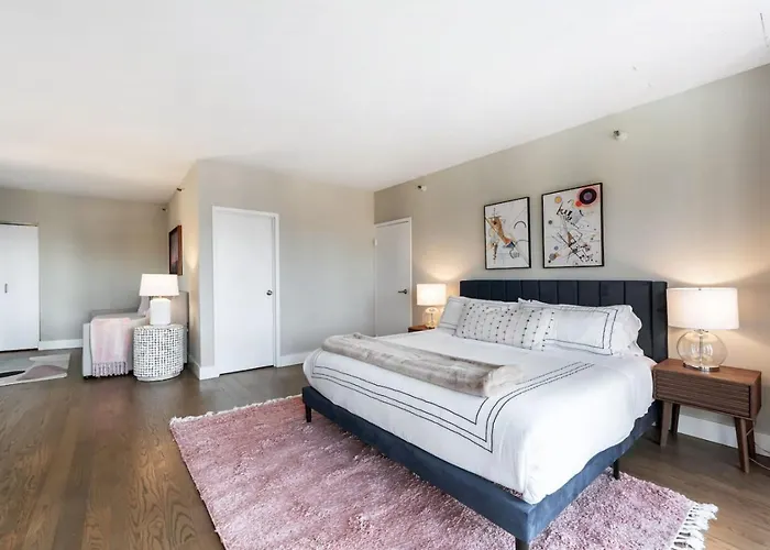 Lux Dtown Penthouses 9bd-9ba Sleep 25 Parking, Pool, Gym Chicago