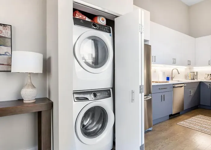Lux Dtown Penthouses 9bd-9ba Sleep 25 Parking, Pool, Gym Chicago