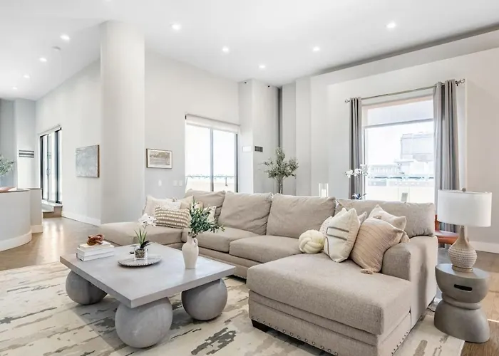Lux Dtown Penthouses 9bd-9ba Sleep 25 Parking, Pool, Gym Chicago