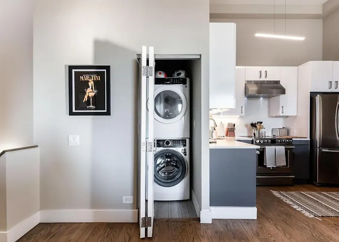 Lux Dtown Penthouses 9bd-9ba Sleep 25 Parking, Pool, Gym
