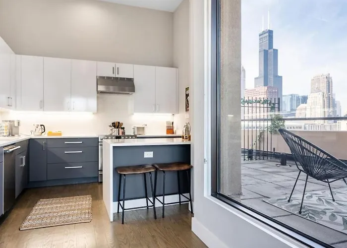 Lux Dtown Penthouses 9bd-9ba Sleep 25 Parking, Pool, Gym Chicago