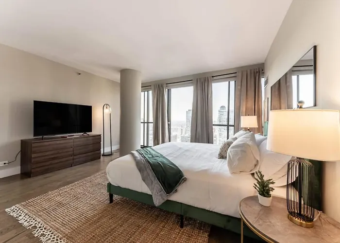 Lux Dtown Penthouses 9bd-9ba Sleep 25 Parking, Pool, Gym Apartment