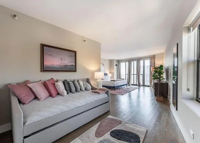 Lux Dtown Penthouses 9bd-9ba Sleep 25 Parking, Pool, Gym