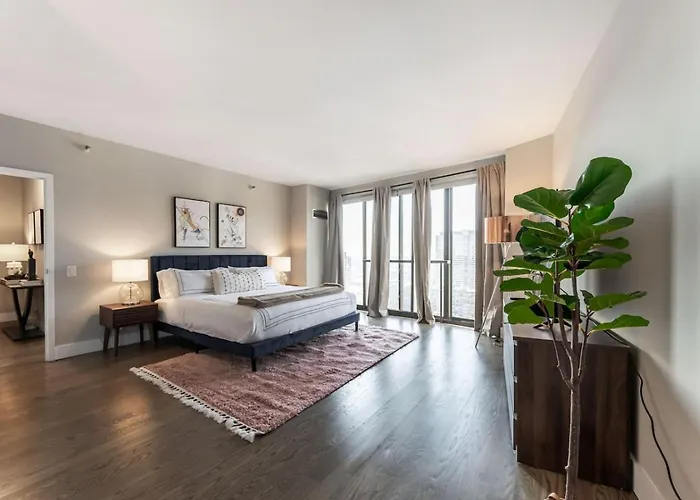 Lux Dtown Penthouses 9bd-9ba Sleep 25 Parking, Pool, Gym Apartment *